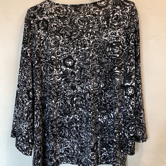 Zac & Rachel Woman Black and White Blouse * 1X - Picture 5 of 13